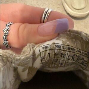 Hey dudes style is Wendy